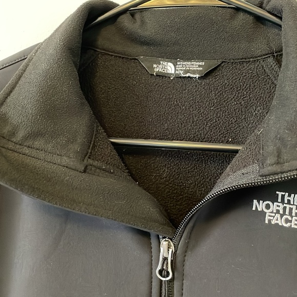 Women’s North Face Hard Shell Jacket - Picture 4 of 5